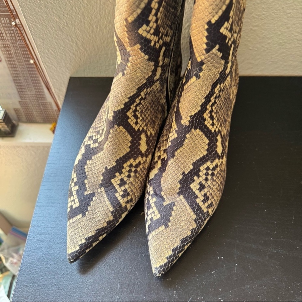 NWT Gianni Bini Gianna Snake Print Kitten Heel Tall Boots Sz 7 - Picture 5 of 7